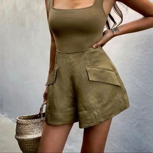 Shona Joy - BONITA LINEN FLARED SHORTS - OLIVE